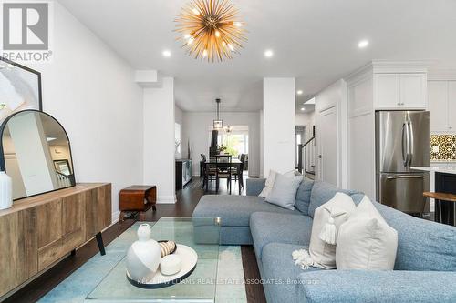 69 Mississauga Road N, Mississauga, ON - Indoor Photo Showing Living Room