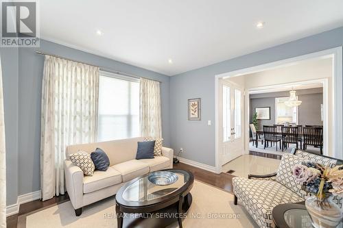 1 Atchison Drive, Caledon, ON - Indoor Photo Showing Living Room