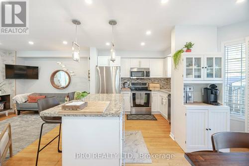 1 - 5555 Prince William Drive S, Burlington (Appleby), ON - Indoor Photo Showing Kitchen With Stainless Steel Kitchen With Upgraded Kitchen