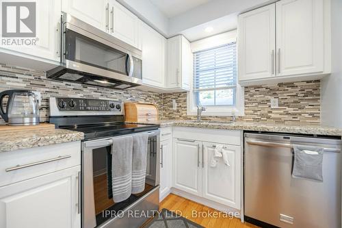 1 - 5555 Prince William Drive S, Burlington (Appleby), ON - Indoor Photo Showing Kitchen With Stainless Steel Kitchen With Upgraded Kitchen