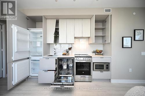 1103 - 3883 Quartz Road, Mississauga (City Centre), ON - Indoor Photo Showing Kitchen