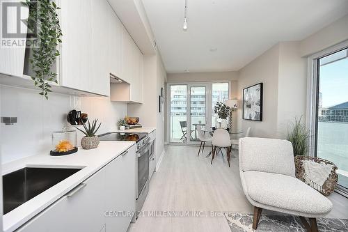 1103 - 3883 Quartz Road, Mississauga, ON - Indoor Photo Showing Kitchen