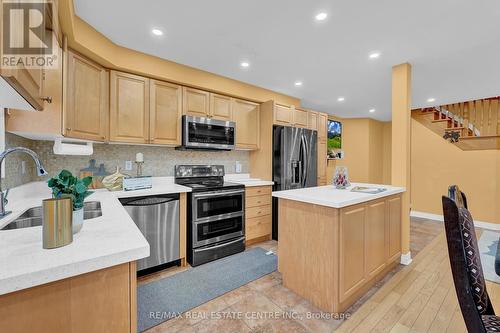 25 Heartview Road, Brampton (Sandringham-Wellington), ON - Indoor Photo Showing Kitchen