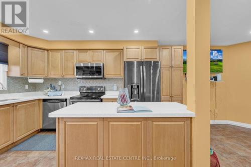 25 Heartview Road, Brampton (Sandringham-Wellington), ON - Indoor Photo Showing Kitchen