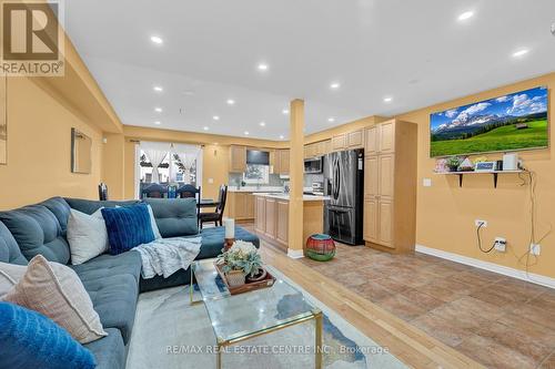 25 Heartview Road, Brampton, ON - Indoor Photo Showing Living Room