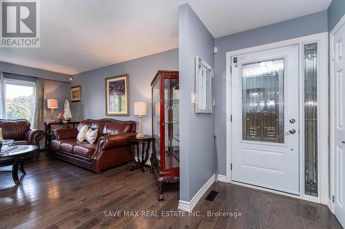 8 Edwin Drive, Brampton (Brampton South), ON - Indoor Photo Showing Living Room