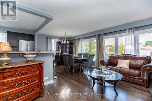 8 Edwin Drive, Brampton, ON - Indoor Photo Showing Living Room