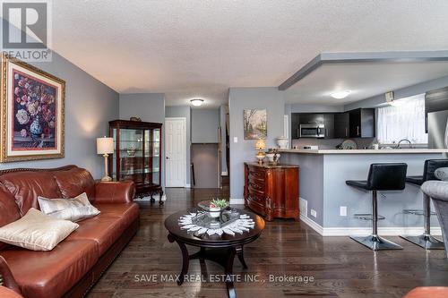 8 Edwin Drive, Brampton (Brampton South), ON - Indoor Photo Showing Living Room