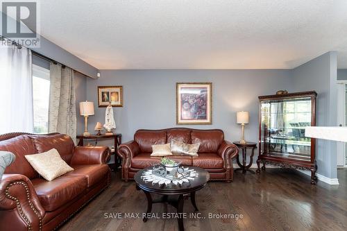 8 Edwin Drive, Brampton, ON - Indoor Photo Showing Living Room