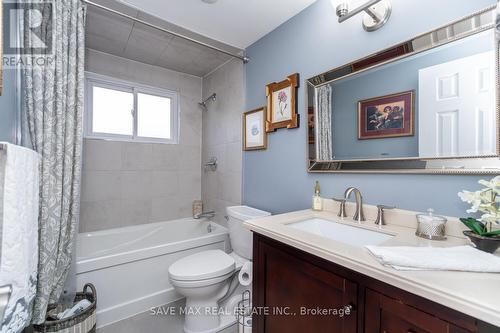 8 Edwin Drive, Brampton, ON - Indoor Photo Showing Bathroom