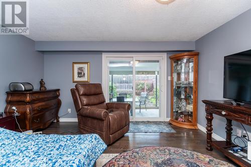 8 Edwin Drive, Brampton, ON - Indoor Photo Showing Living Room