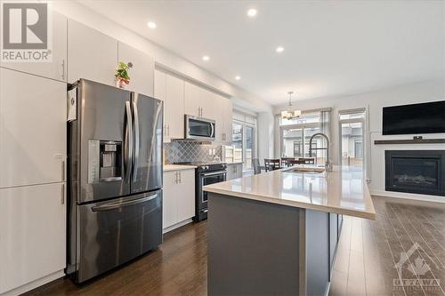 309 Joshua Street, Ottawa, ON - Indoor Photo Showing Kitchen With Upgraded Kitchen