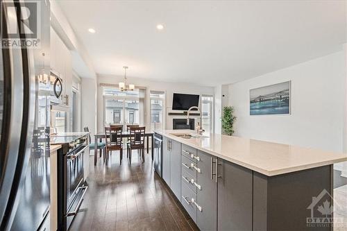 309 Joshua Street, Ottawa, ON - Indoor Photo Showing Kitchen With Upgraded Kitchen