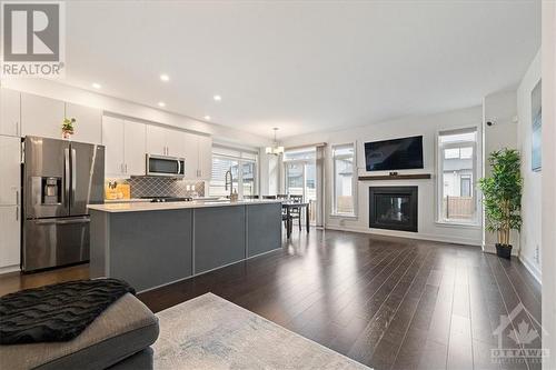 309 Joshua Street, Ottawa, ON - Indoor Photo Showing Kitchen With Upgraded Kitchen