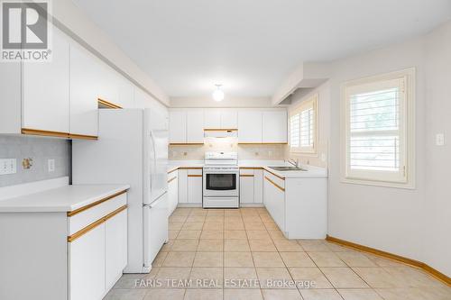 6 Riverdale Drive, Wasaga Beach, ON - Indoor Photo Showing Kitchen