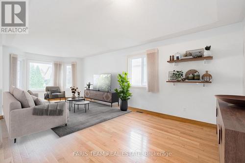 6 Riverdale Drive, Wasaga Beach, ON - Indoor Photo Showing Living Room