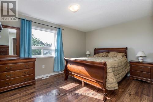 68 Admiral Crescent, Essa, ON - Indoor Photo Showing Bedroom