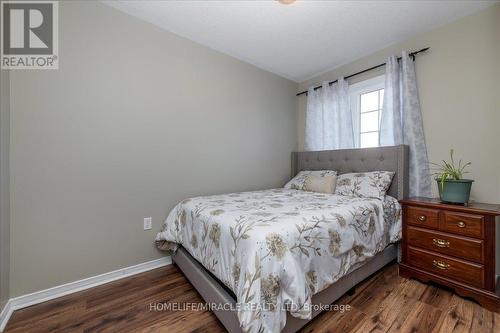 68 Admiral Crescent, Essa, ON - Indoor Photo Showing Bedroom