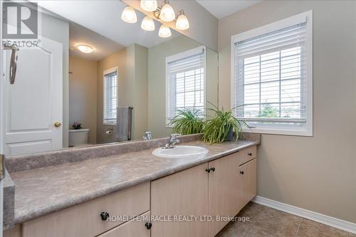 68 Admiral Crescent, Essa, ON - Indoor Photo Showing Bathroom