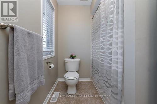 68 Admiral Crescent, Essa, ON - Indoor Photo Showing Bathroom