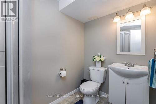 68 Admiral Crescent, Essa, ON - Indoor Photo Showing Bathroom