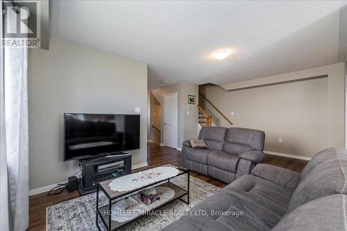 68 Admiral Crescent, Essa, ON - Indoor Photo Showing Living Room