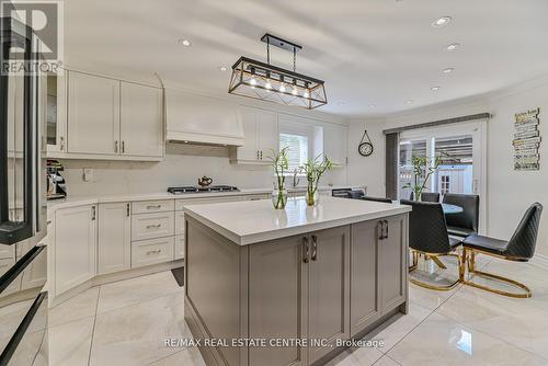 58 Leeward Drive, Brampton (Westgate), ON - Indoor Photo Showing Kitchen With Upgraded Kitchen