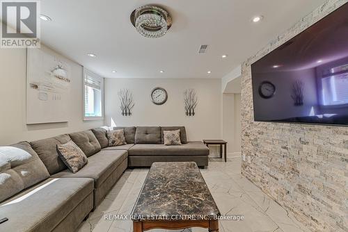 58 Leeward Drive, Brampton (Westgate), ON - Indoor Photo Showing Living Room