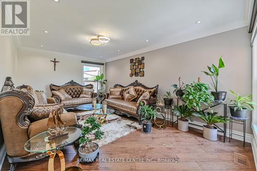 58 Leeward Drive, Brampton (Westgate), ON - Indoor Photo Showing Living Room