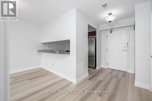 909 - 10 Laurelcrest Street, Brampton (Queen Street Corridor), ON - Indoor Photo Showing Other Room