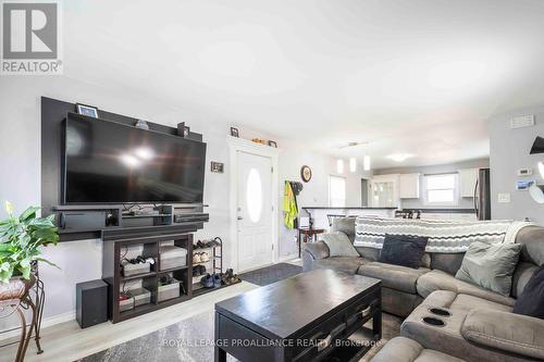 4 George Street, Quinte West, ON - Indoor Photo Showing Living Room