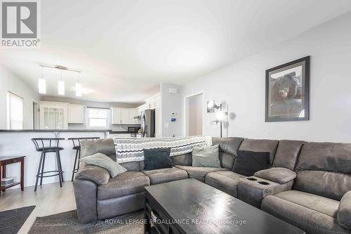 4 George Street, Quinte West, ON - Indoor Photo Showing Living Room