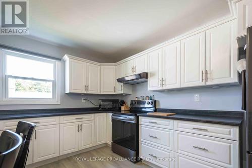 4 George Street, Quinte West, ON - Indoor Photo Showing Kitchen