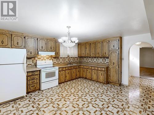 10 Bengal Court, Toronto (Glenfield-Jane Heights), ON - Indoor Photo Showing Kitchen