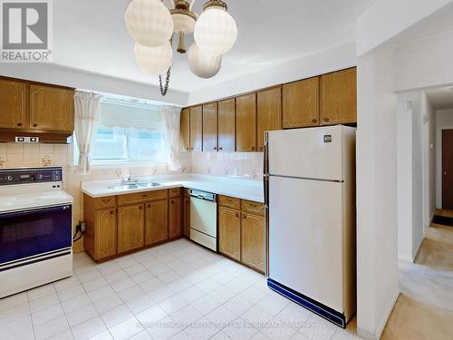 10 Bengal Court, Toronto, ON - Indoor Photo Showing Kitchen With Double Sink