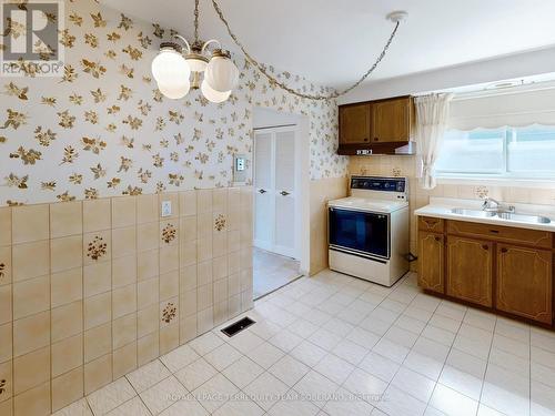 10 Bengal Court, Toronto, ON - Indoor Photo Showing Kitchen With Double Sink