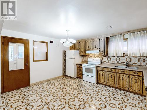 10 Bengal Court, Toronto, ON - Indoor Photo Showing Kitchen With Double Sink