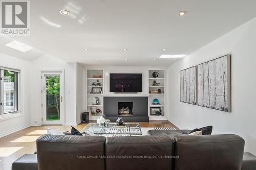 492 Country Club Crescent, Mississauga (Clarkson), ON - Indoor Photo Showing Living Room With Fireplace