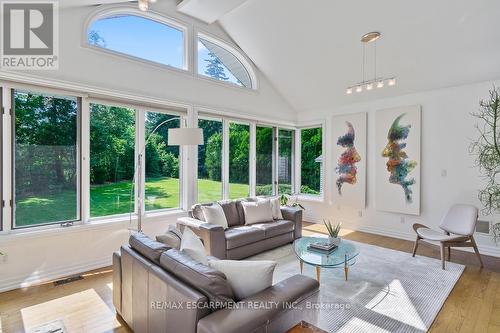 492 Country Club Crescent, Mississauga, ON - Indoor Photo Showing Living Room