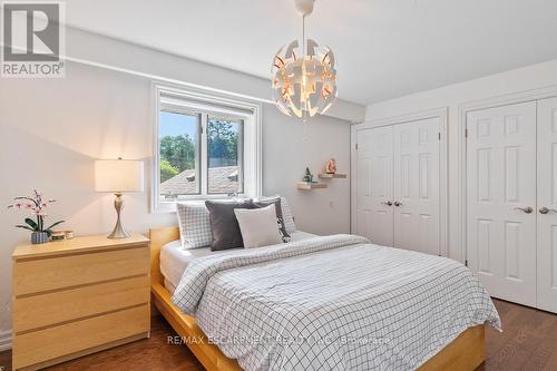 492 Country Club Crescent, Mississauga, ON - Indoor Photo Showing Bedroom