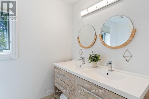 492 Country Club Crescent, Mississauga, ON - Indoor Photo Showing Bathroom