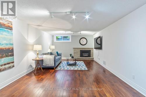 492 Country Club Crescent, Mississauga, ON - Indoor Photo Showing Living Room With Fireplace