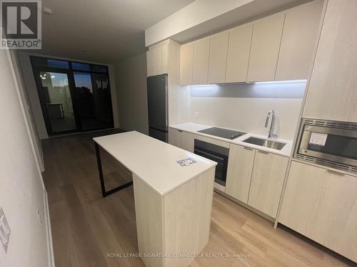 707 - 86 Dundas Street E, Mississauga, ON - Indoor Photo Showing Kitchen With Stainless Steel Kitchen