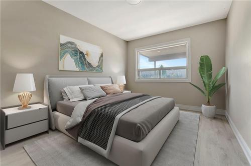 2009 Brampton Street, Hamilton, ON - Indoor Photo Showing Bedroom