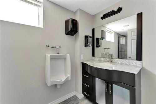 2009 Brampton Street, Hamilton, ON - Indoor Photo Showing Bathroom