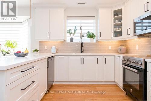 902 - 4000 Creekside Drive, Hamilton, ON - Indoor Photo Showing Kitchen With Upgraded Kitchen