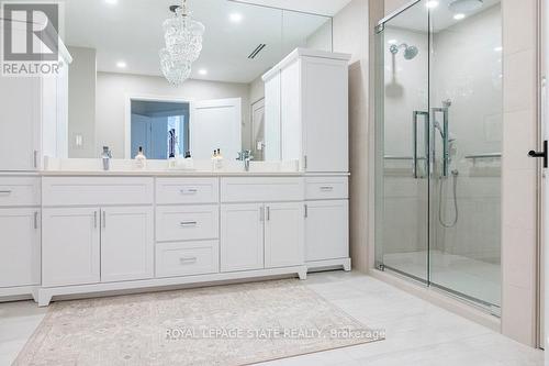 902 - 4000 Creekside Drive, Hamilton (Dundas), ON - Indoor Photo Showing Bathroom