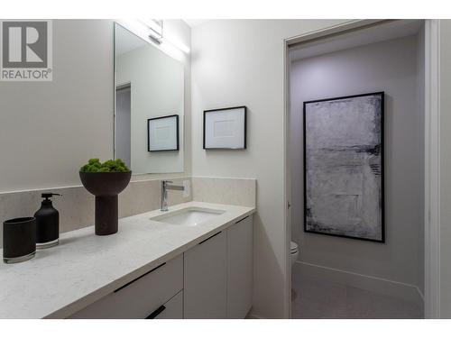 2196 Aster Court, Kamloops, BC - Indoor Photo Showing Bathroom