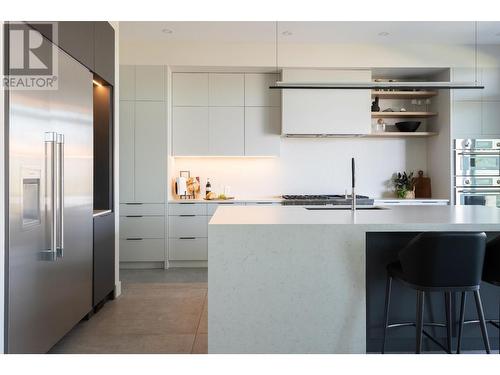 2196 Aster Court, Kamloops, BC - Indoor Photo Showing Kitchen With Upgraded Kitchen