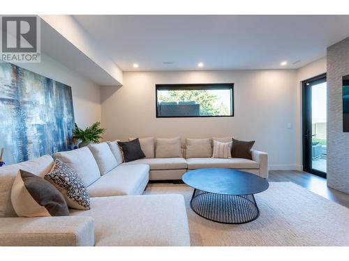 2196 Aster Court, Kamloops, BC - Indoor Photo Showing Living Room